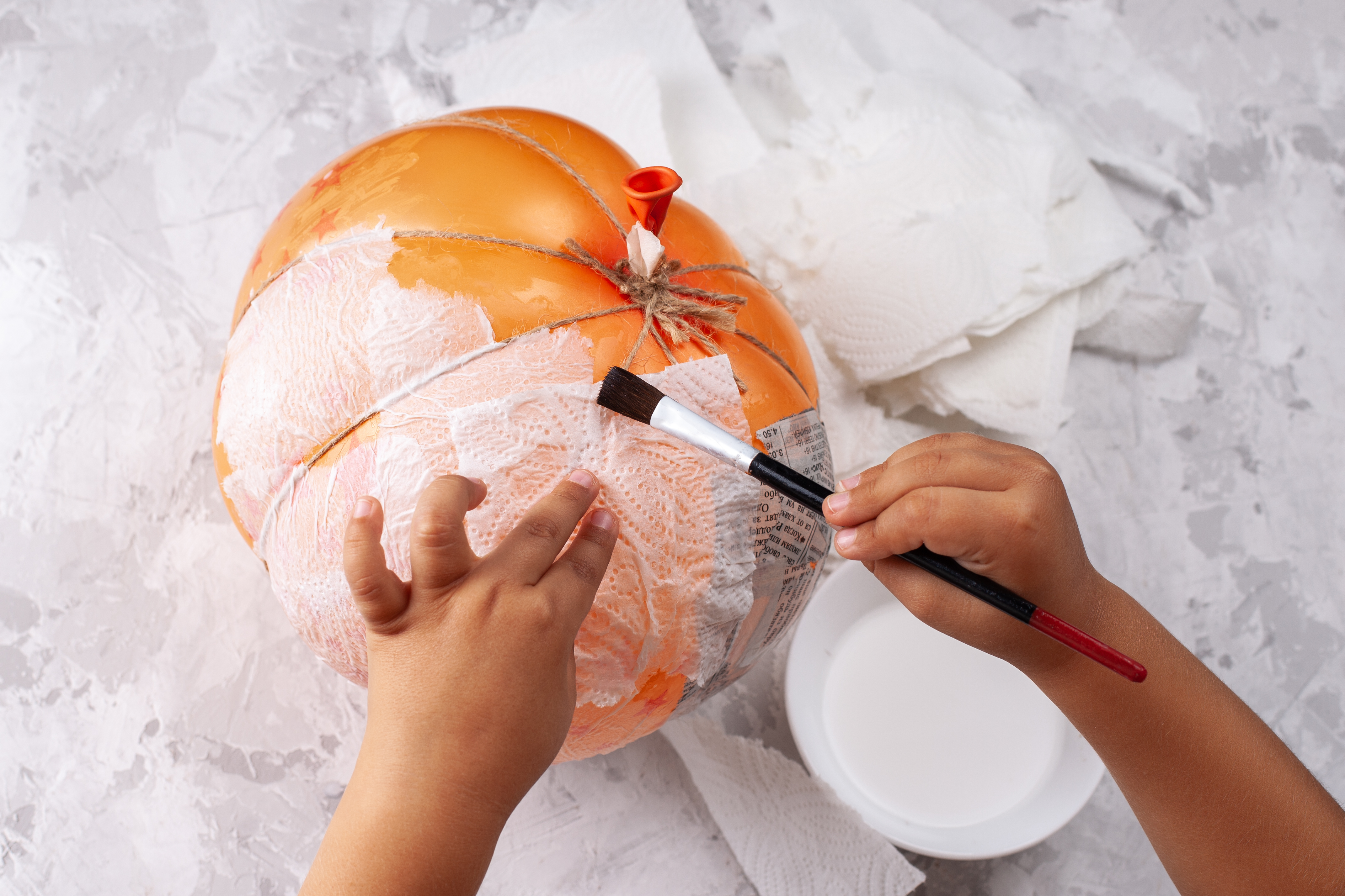 lamelles sur le ballon - papier maché